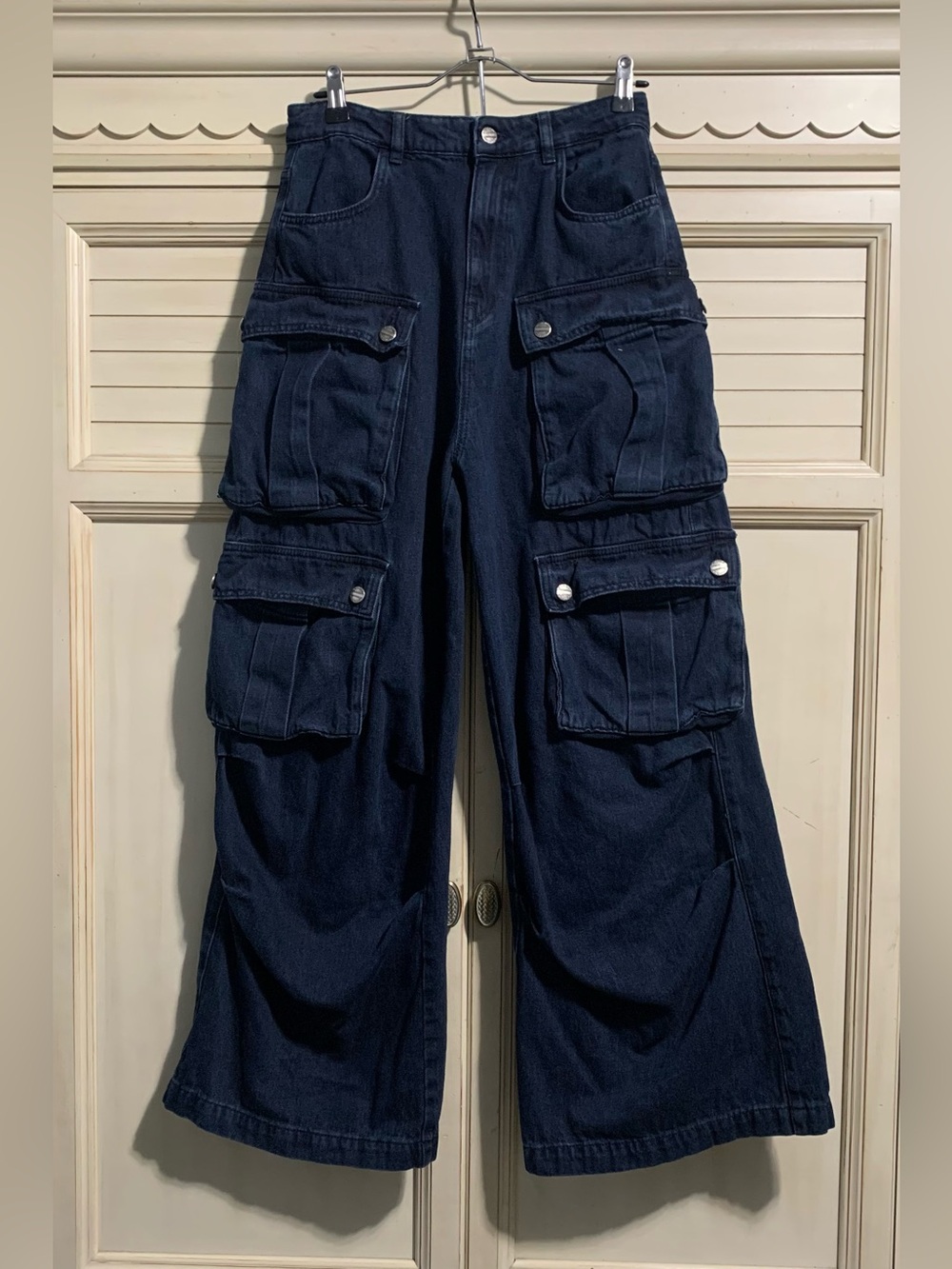 Zara Dark Blue Wide-Leg Cargo Jeans with Multiple Flap Pockets Women’s Size 4
